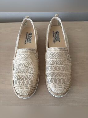 BOBS from Skechers Cream “Go Walk” Slip-On  Mesh Flexpadrille Shoes / Size 9